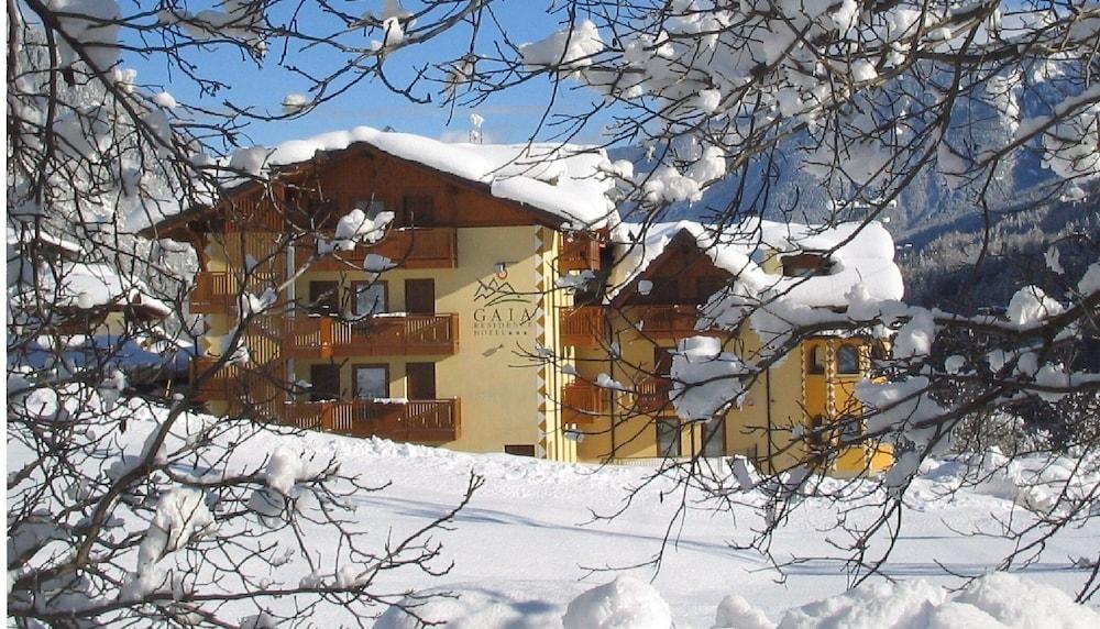 Gaia Residence Hotel Mezzana  Exterior photo